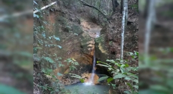 Homem morre após cair de barranco de cerca de 10 metros próximo de cachoeira